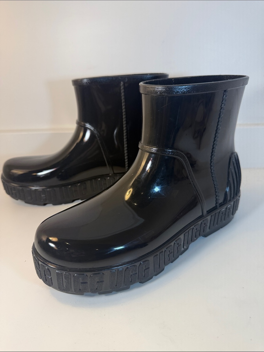 UGG Drizzlita Black Rain Boots - Size 8